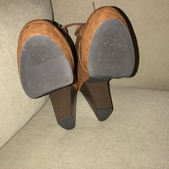 Laced up Booties - Picture 3 of 4